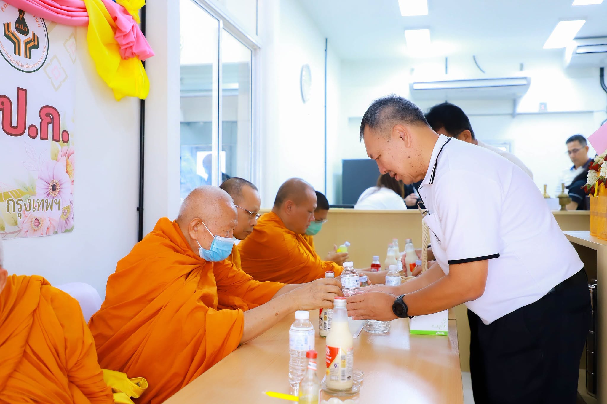 title - รองเลขาธิการ ส.ป.ก. ร่วมพิธีสักการะสิ่งศักดิ์สิทธิ์และพิธีสงฆ์ วันทำบุญสหกรณ์ออมทรัพย์สำนักงานการปฏิรูปที่ดินเพื่อเกษตรกรรม จำกัด เนื่องในโอกาสเปลี่ยนแปลงที่ตั้งสำนักงานแห่งใหม่ 